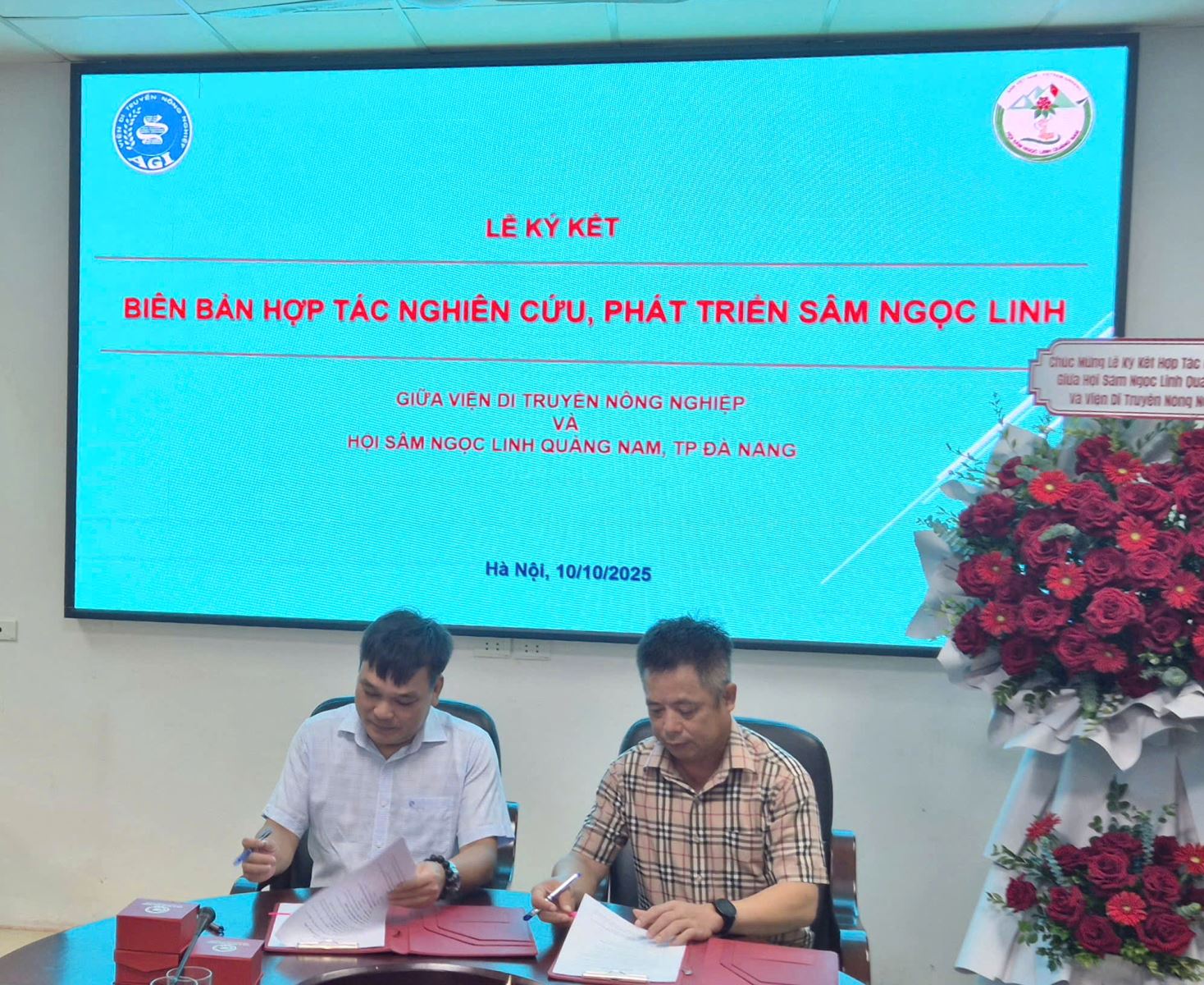 LỄ KÝ KẾT HỢP TÁC NGHIÊN CỨU, PHÁT TRIỂN SÂM NGỌC LINH