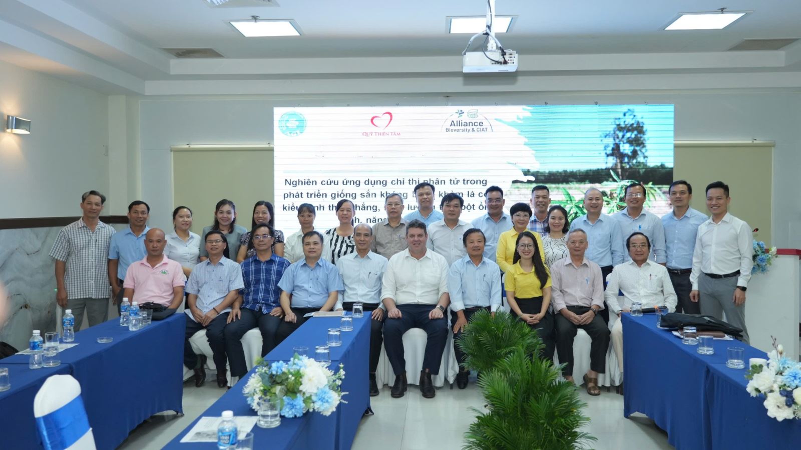 Hội thảo khoa học “Đột phá trong chọn tạo giống sắn kháng bệnh khảm lá bằng công nghệ phân tử"